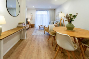 Stylish 3 Bedroom Home in Prime City with Garage